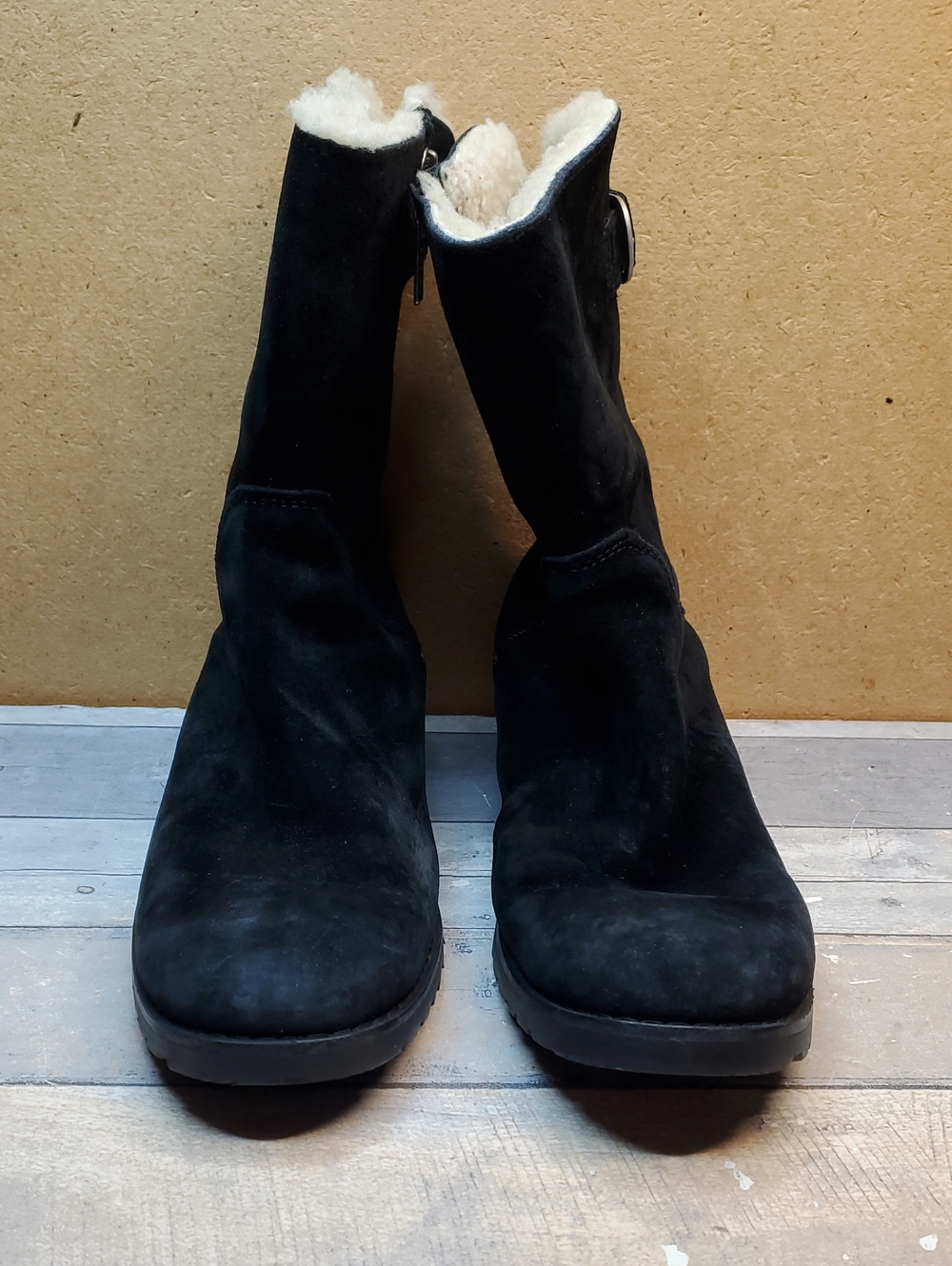 UGG Australia Women's Black Leather Sheepskin Mid Calf Winter Boots F8010C 7.5